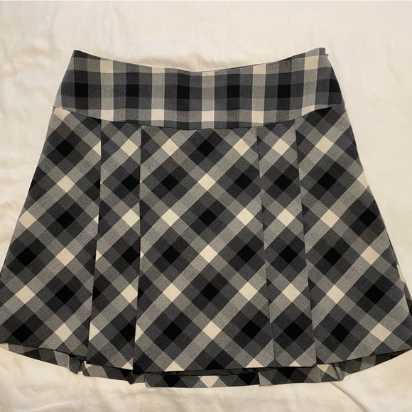 Dresses & Skirts - SALE! $8 Apostrophe stretch black/gray plaid lined skirt size 12